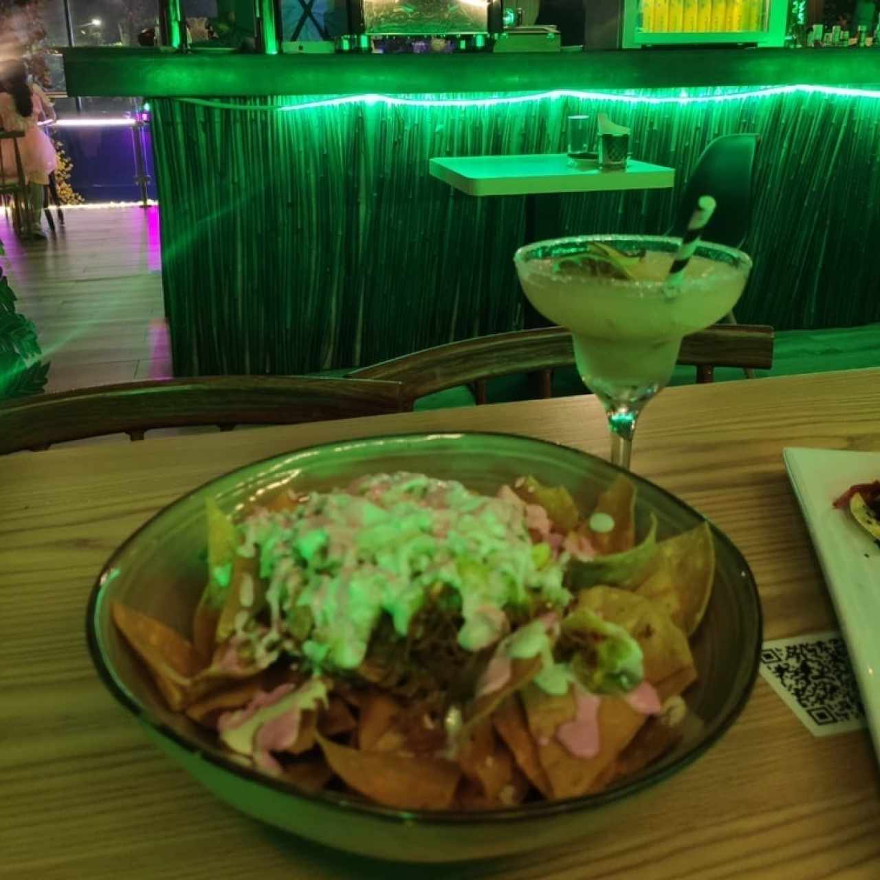 Nachos mixtos y margarita