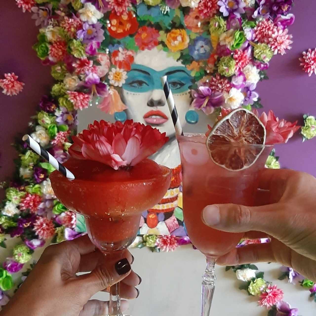 Margarita de Fresa y Dos Mujeres