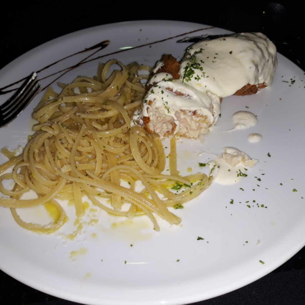 pollo parmegian relleno con spaghetti al oleo