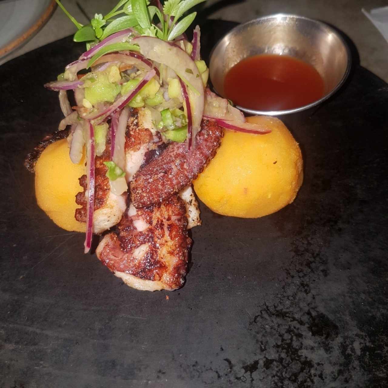 pulpo con puré de zapallo