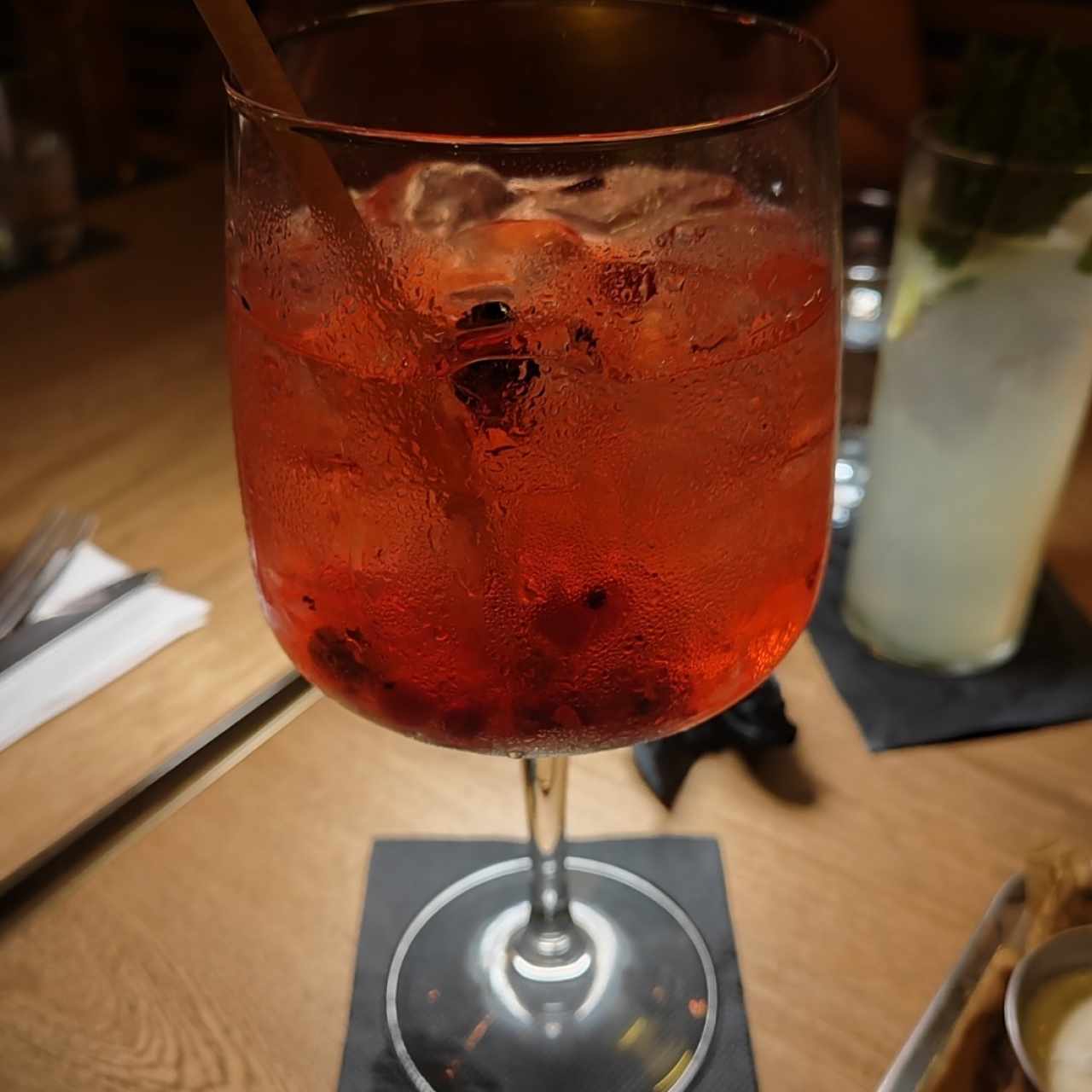 Gin con frutos rojos 