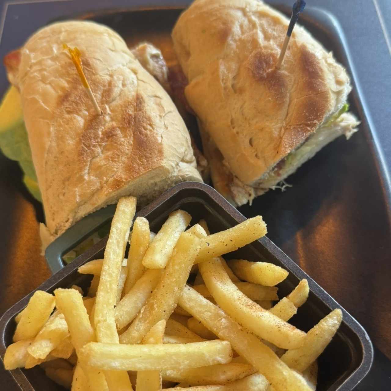 EMPAREDADOS - GRILLED CHICKEN SANDWICH