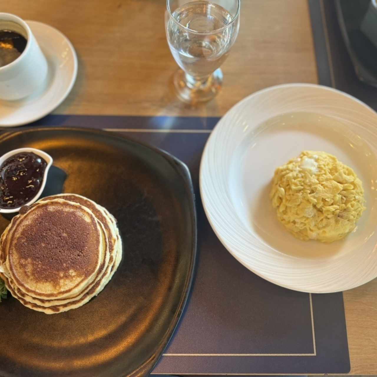 DESAYUNOS - BUTTERMILK PANCAKES