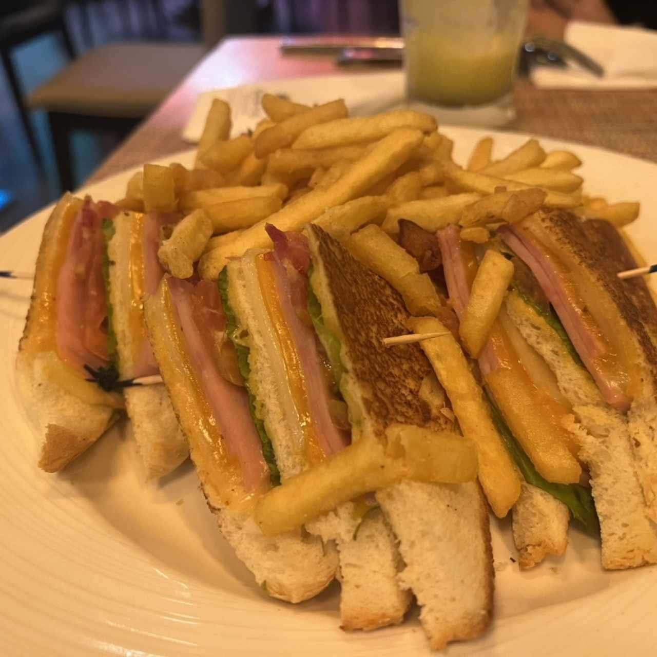 EMPAREDADOS - CLUB SANDWICH