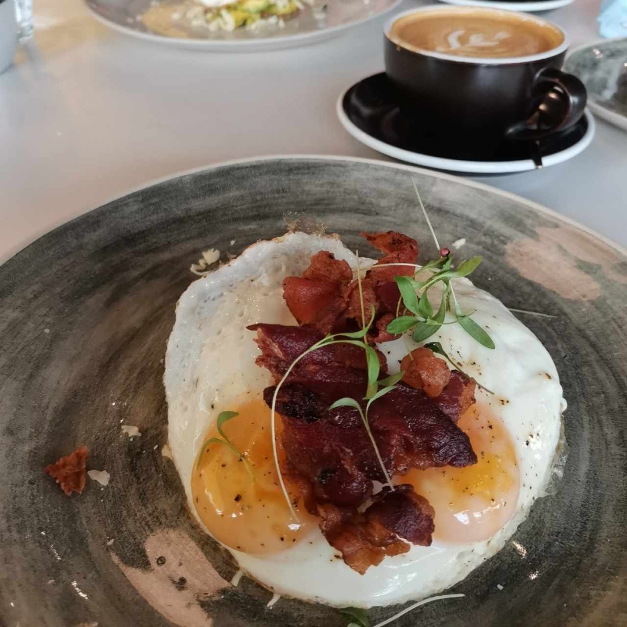 Brunch / Toasts - Breakfast opción keto y capuccino 