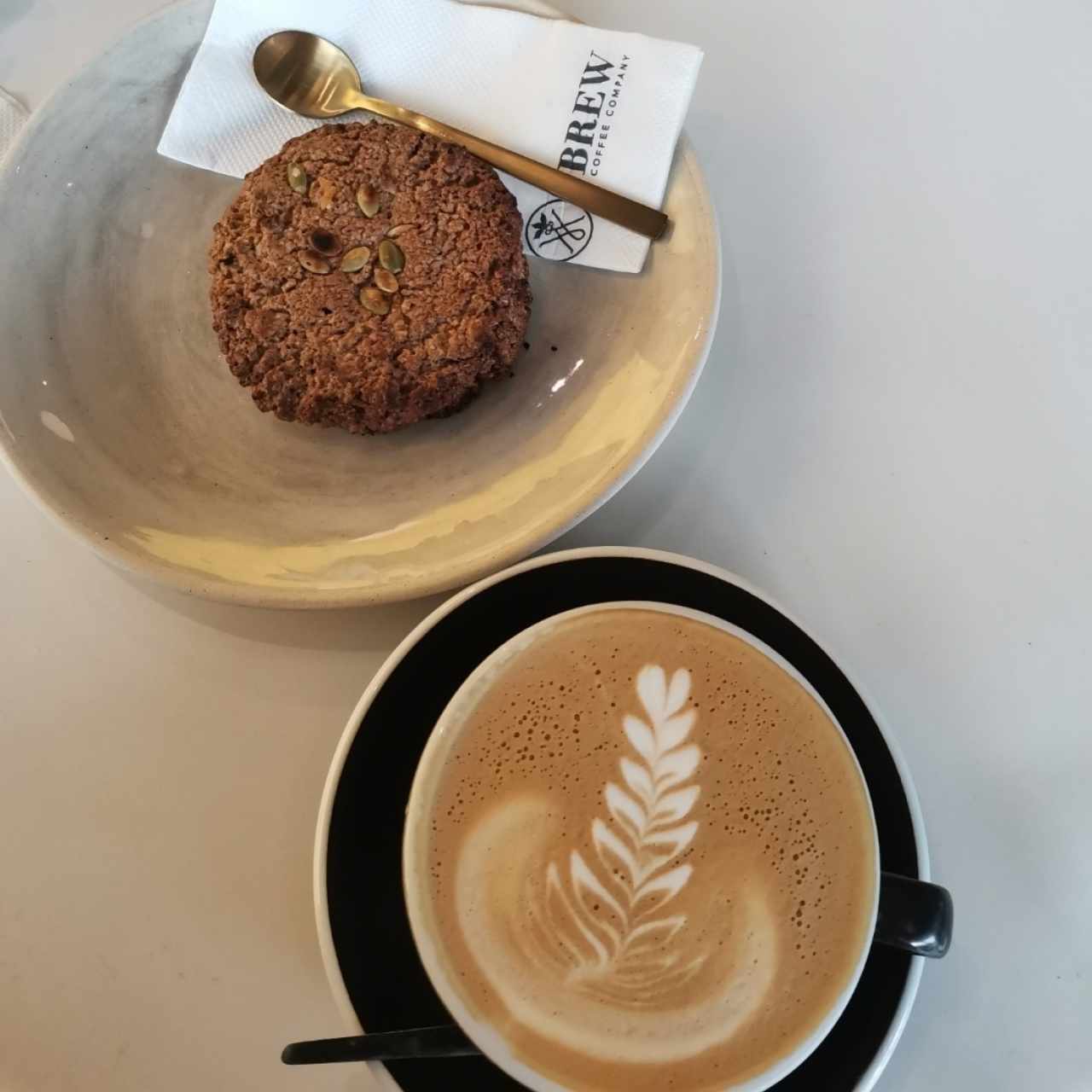 Ginger cookie (opción keto) con un capuccino 