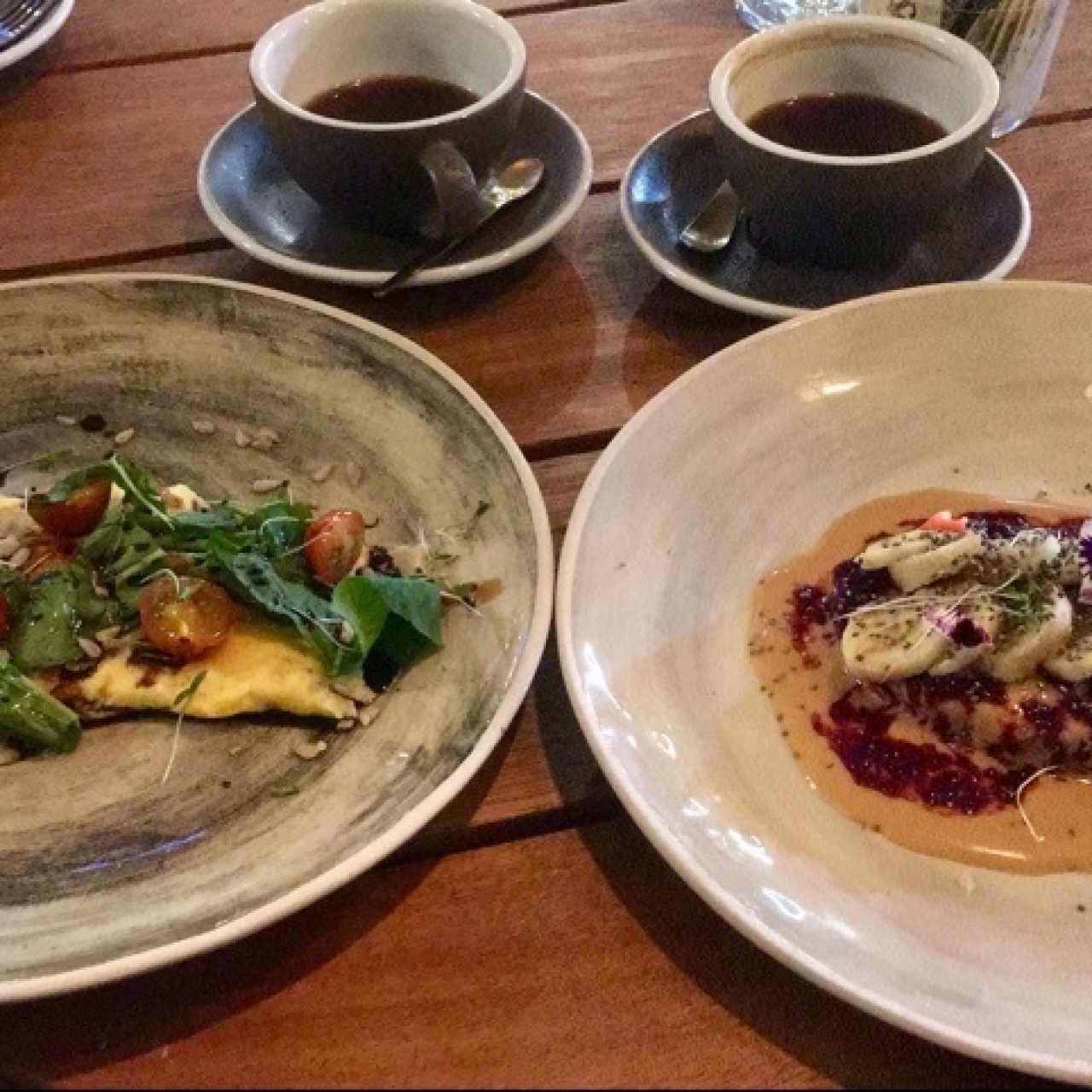 omelette y tostada con mermelada