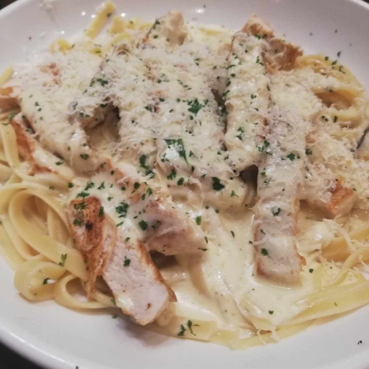 Pasta Alfredo con pollo