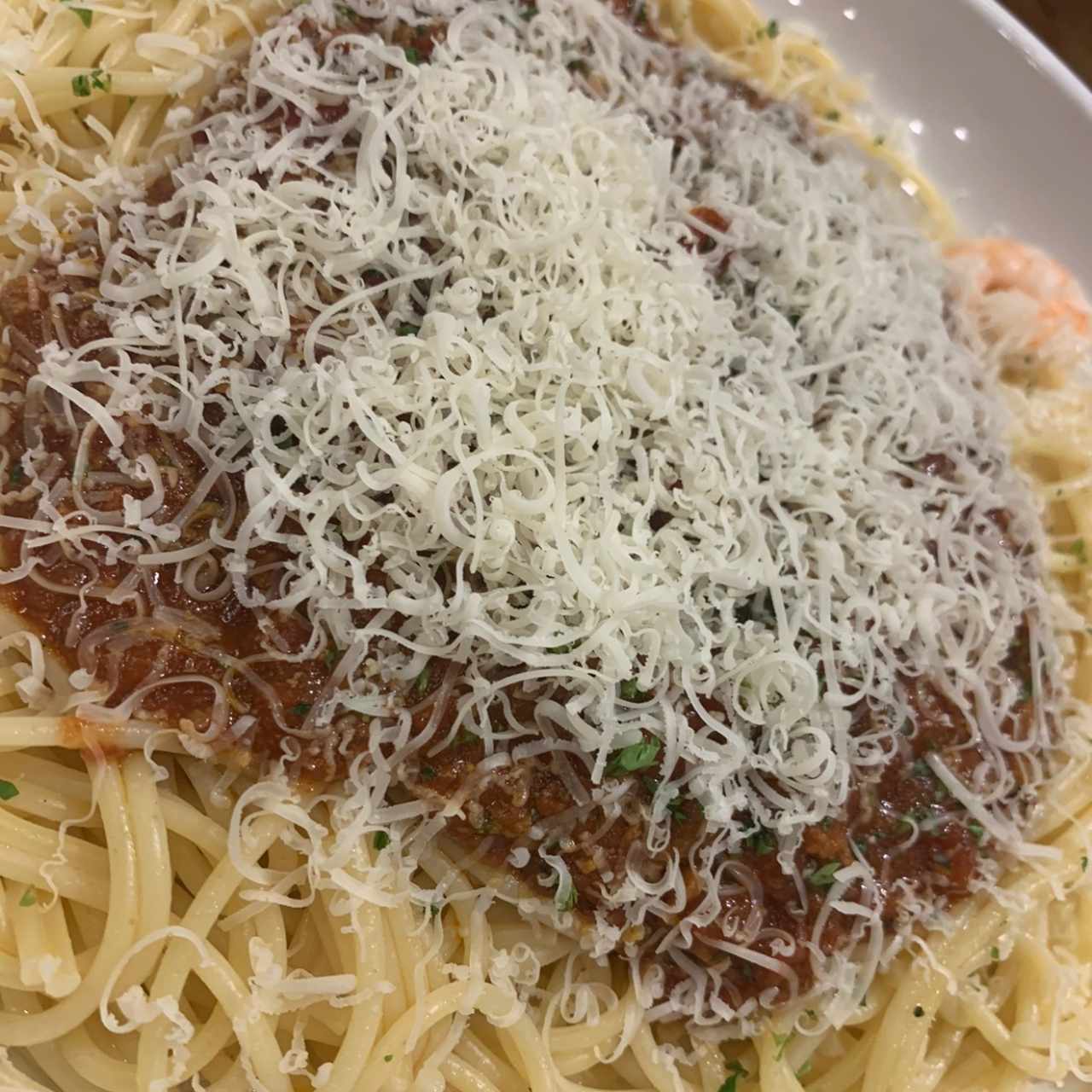 Spaghetti en Salsa Boloñesa con Camarones