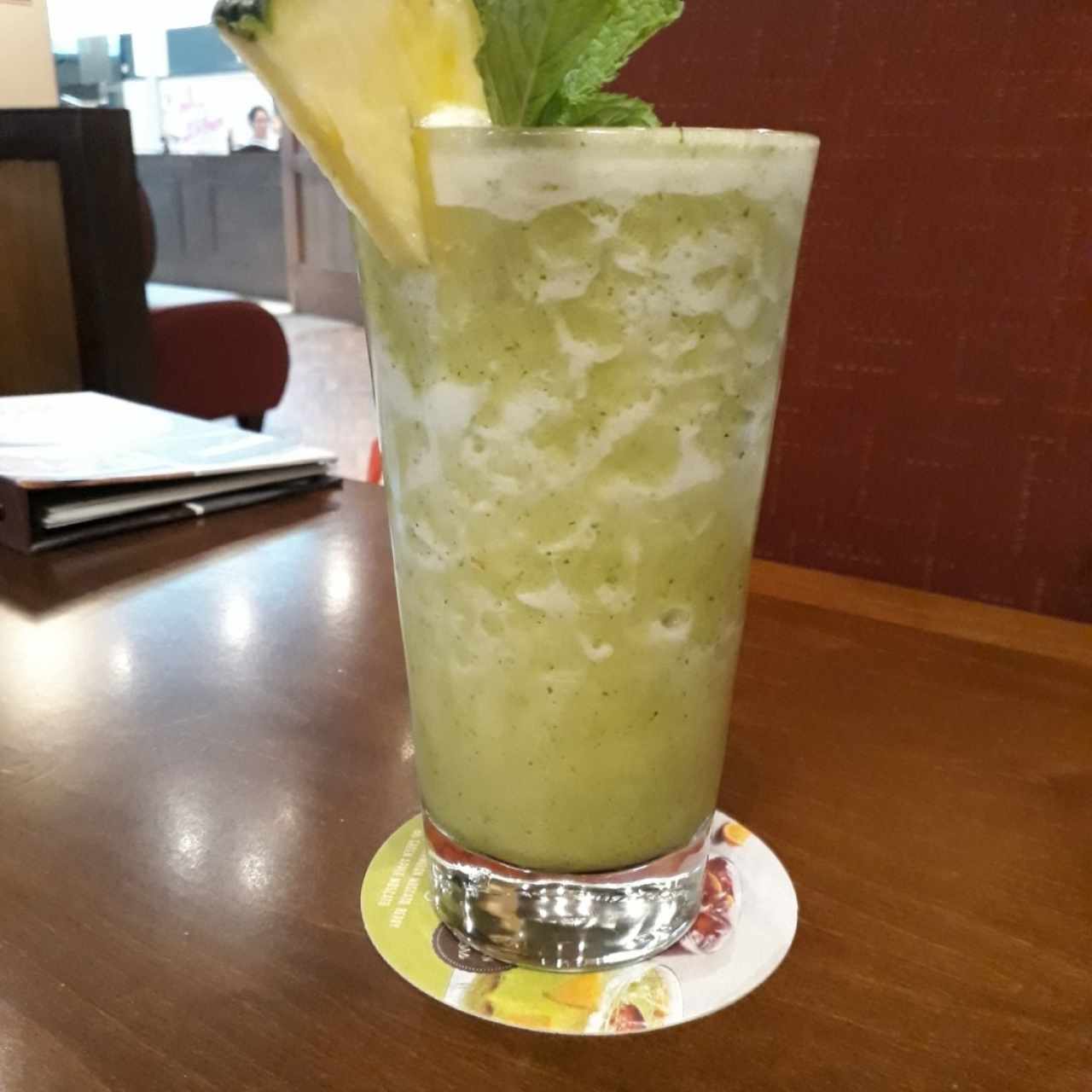 Jugo de piña.con hierba buena