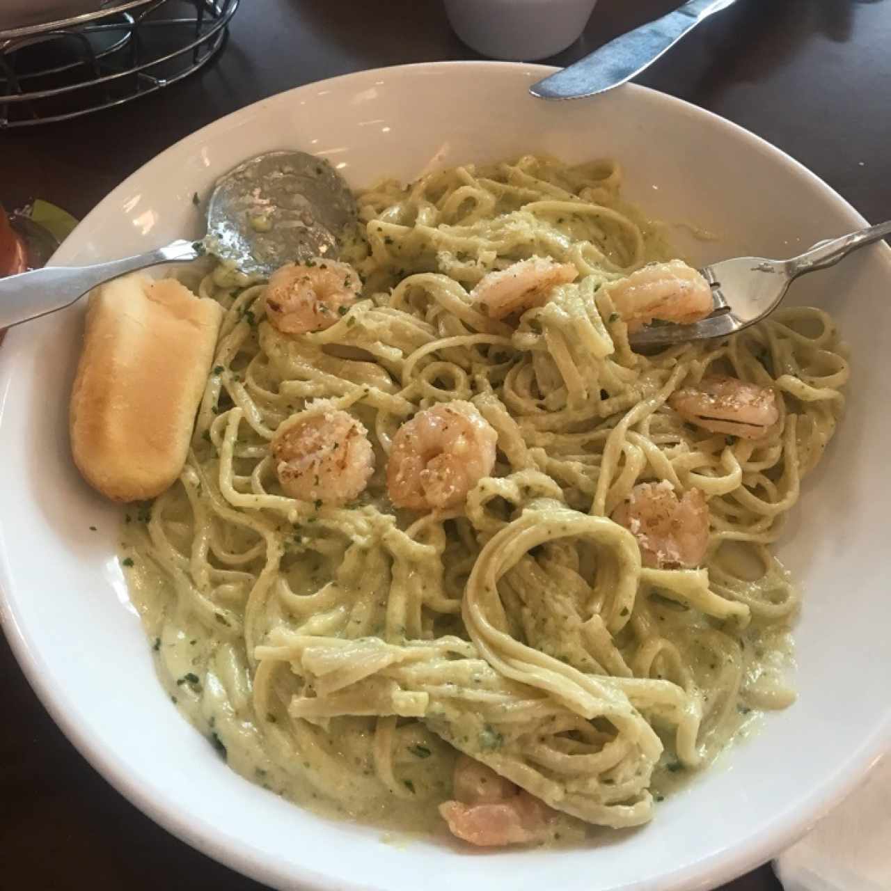 Pasta integral al pesto con Camarones 