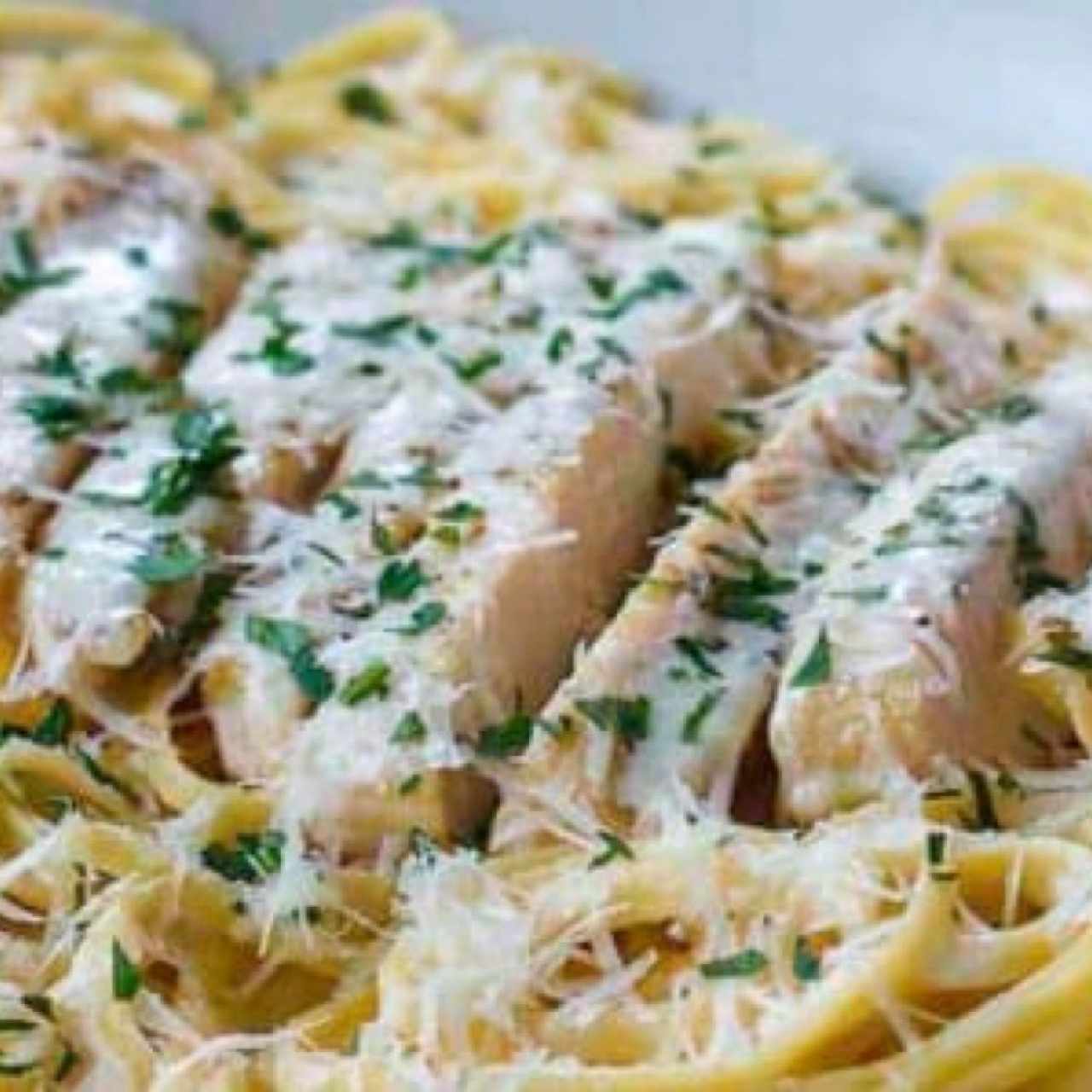 Fettuccine Alfredo con Pollo