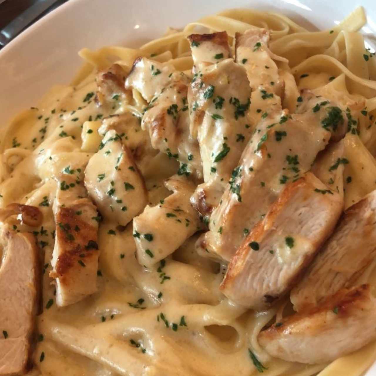 Pasta alfredo con pollo