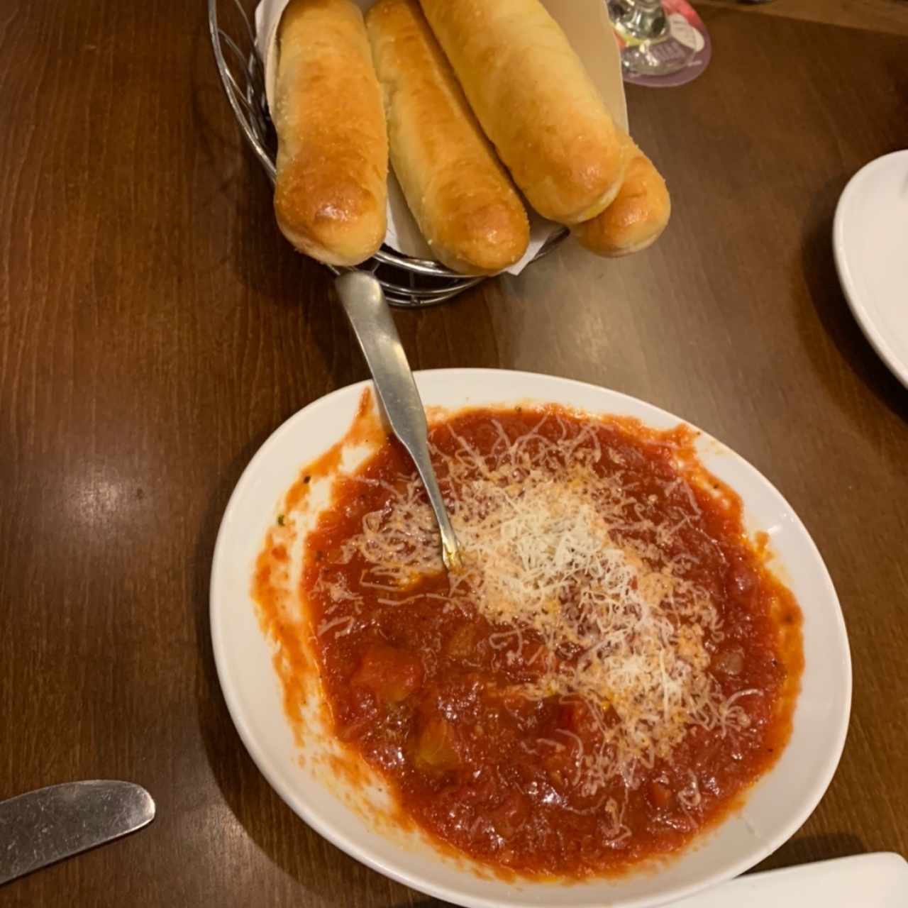 Palitos de pan con marinara