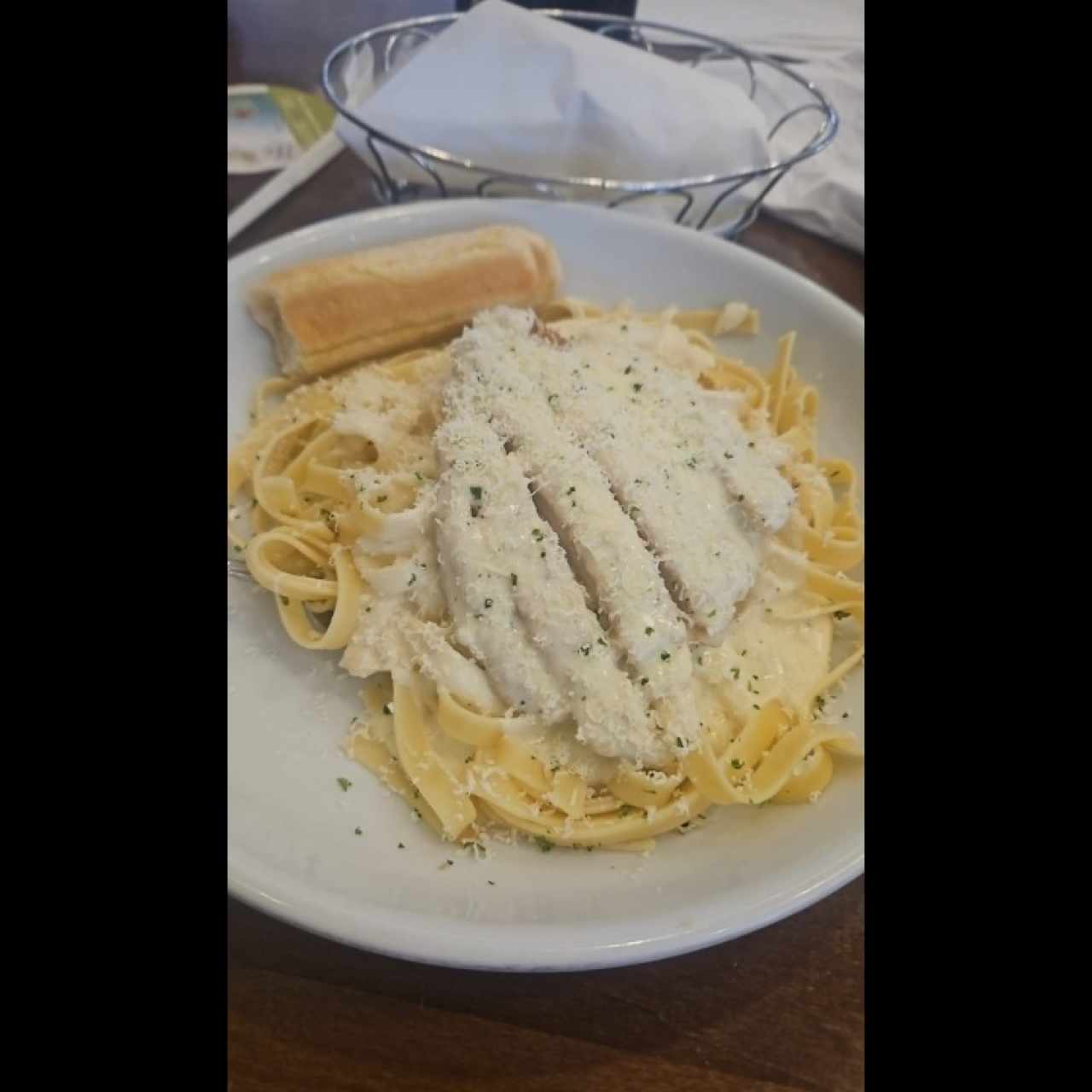 Amazing Alfredos - Fettuccine Alfredo
