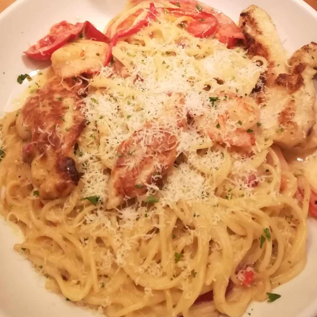 pasta de camarones y pollo