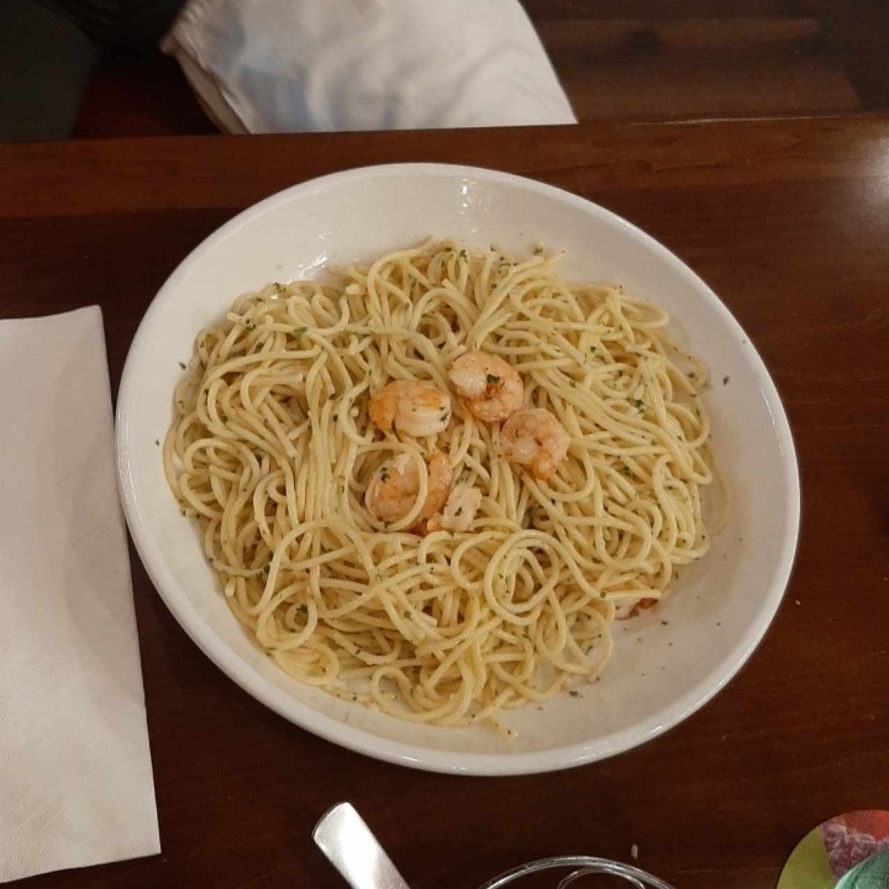 Spaghetti al oleo con camarones