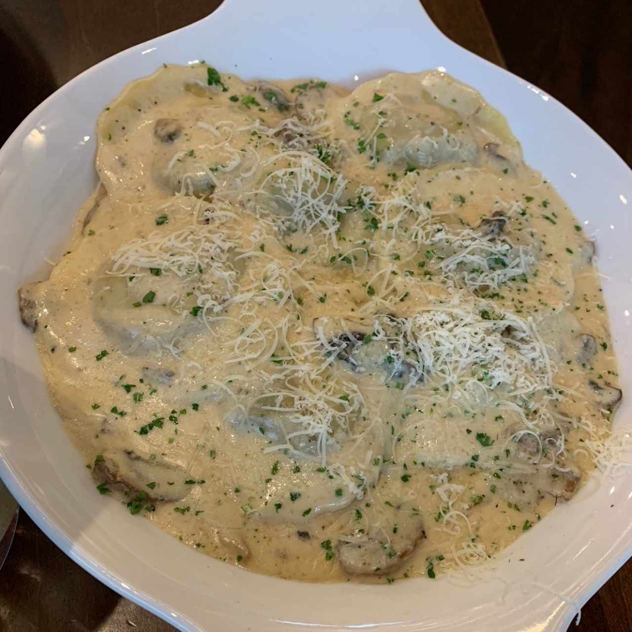 Ravioli con salsa de hongos 