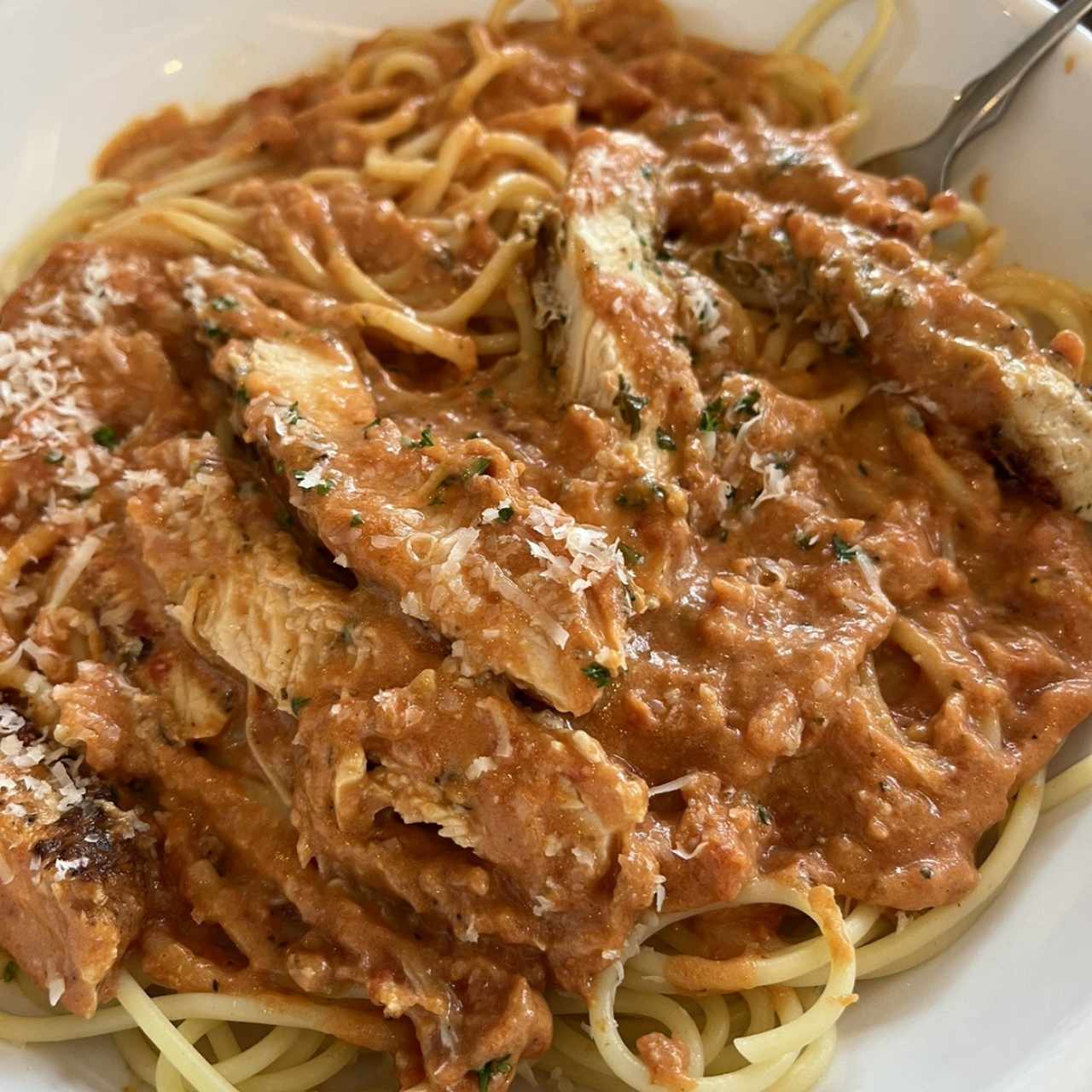 Pasta boloñesa con pollo