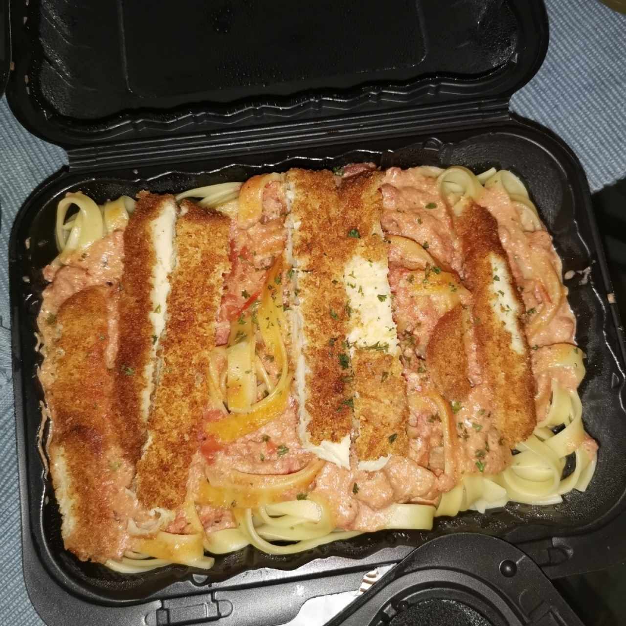 Fettuccine crispy chicken