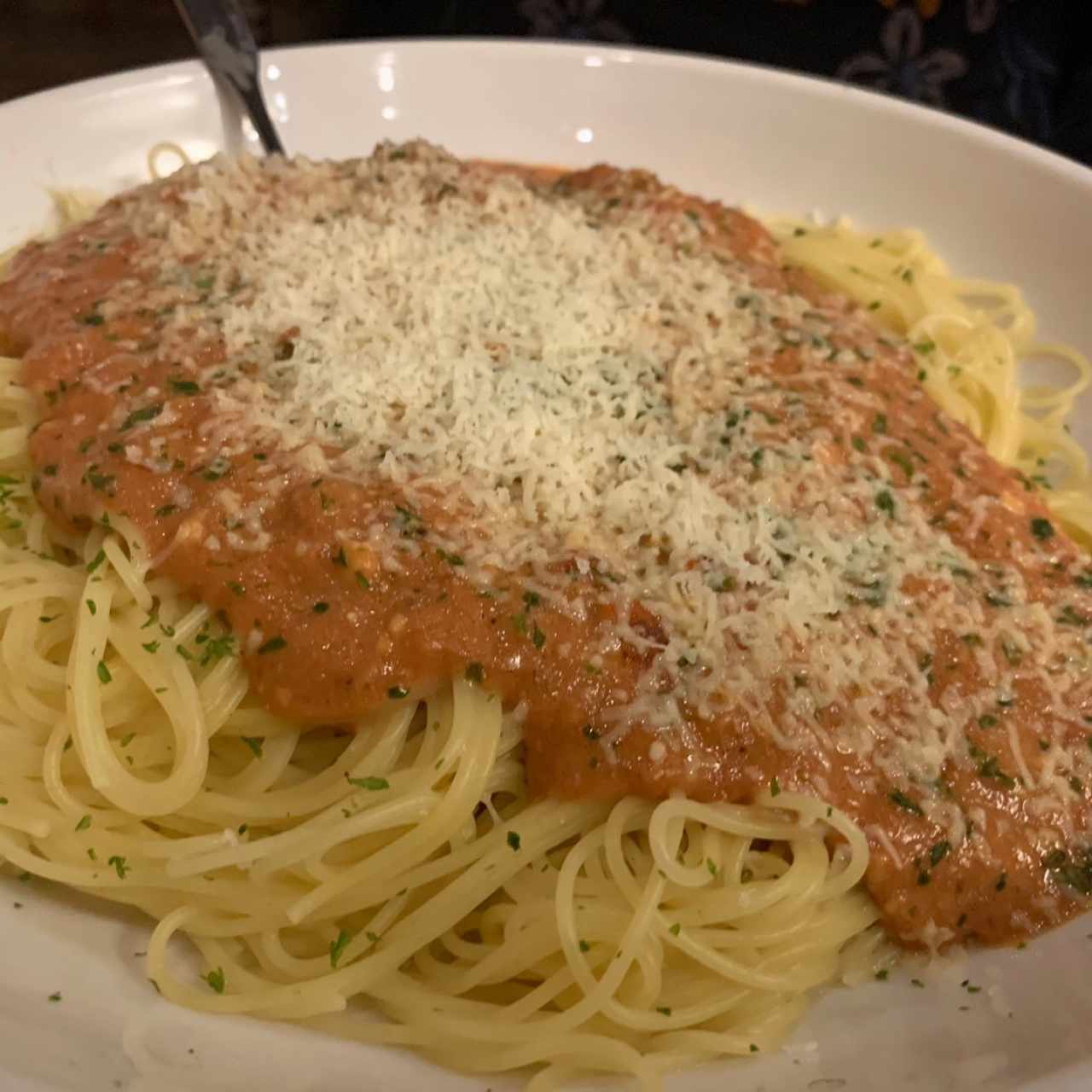 Capellini con salsa five-cheese marinara