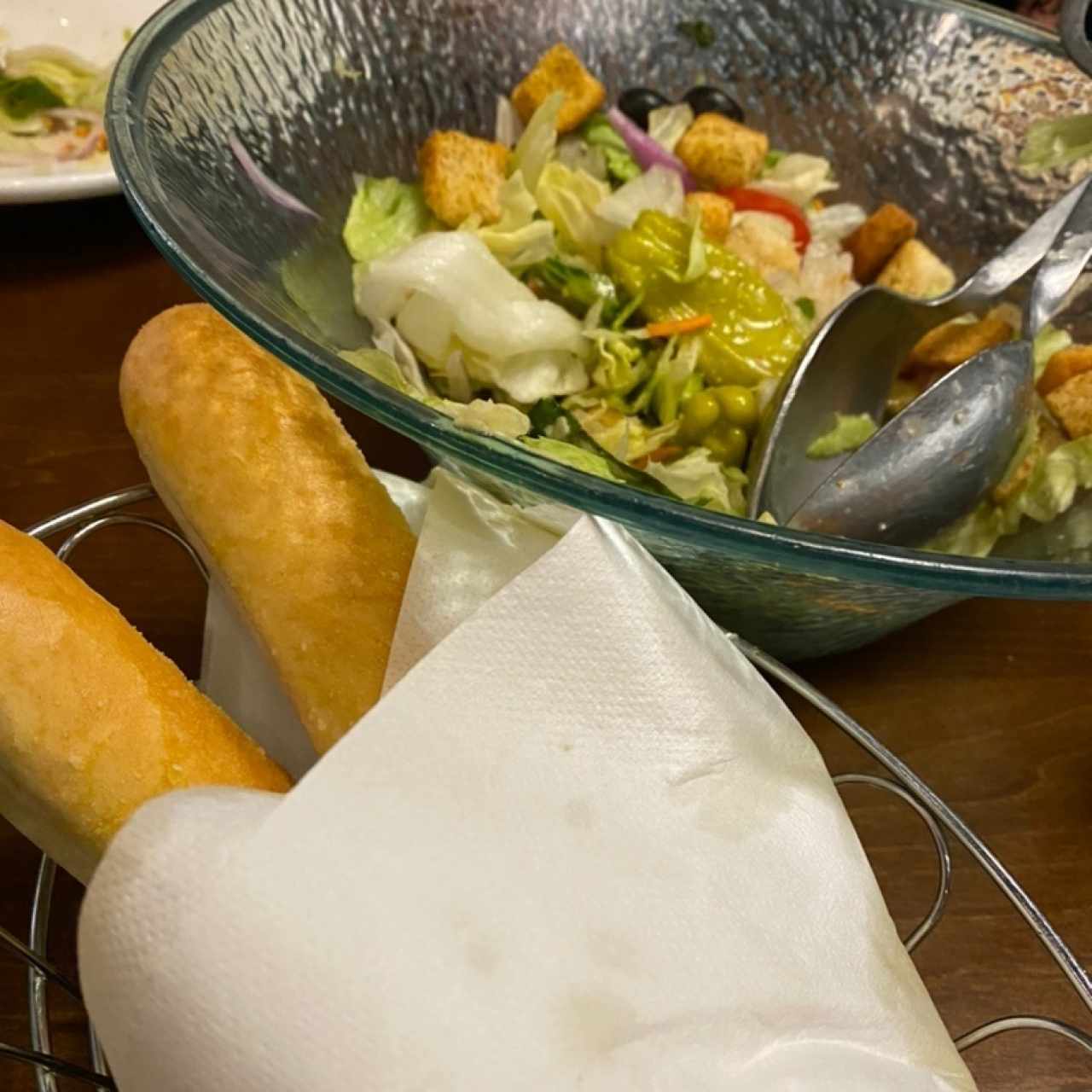 Ensalada y breadsticks (son ilimitados)