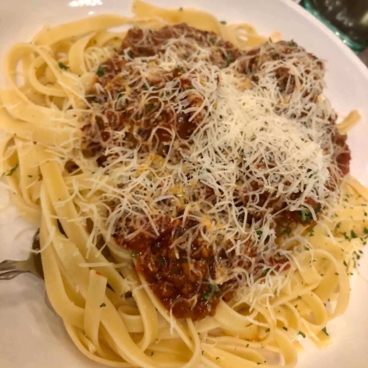 Fetuccini con salsa bolognesa y albondigas 