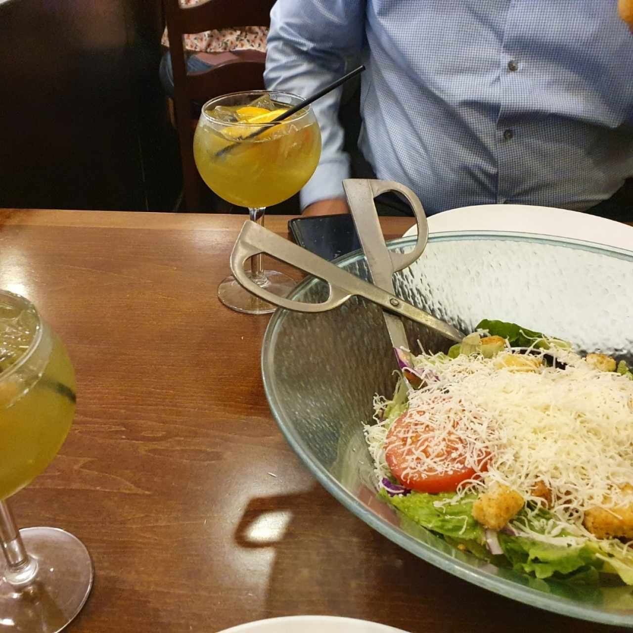 Sangría de manzana y Ensalada de la Casa 