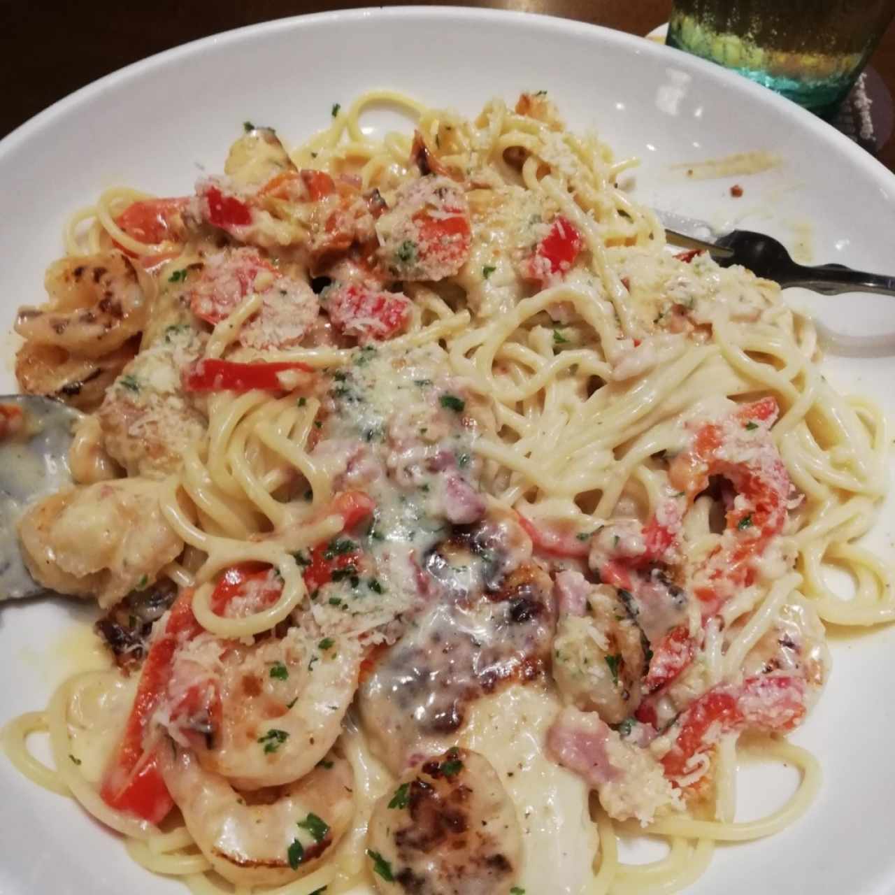 Spaguettis con Pollo y Camarones