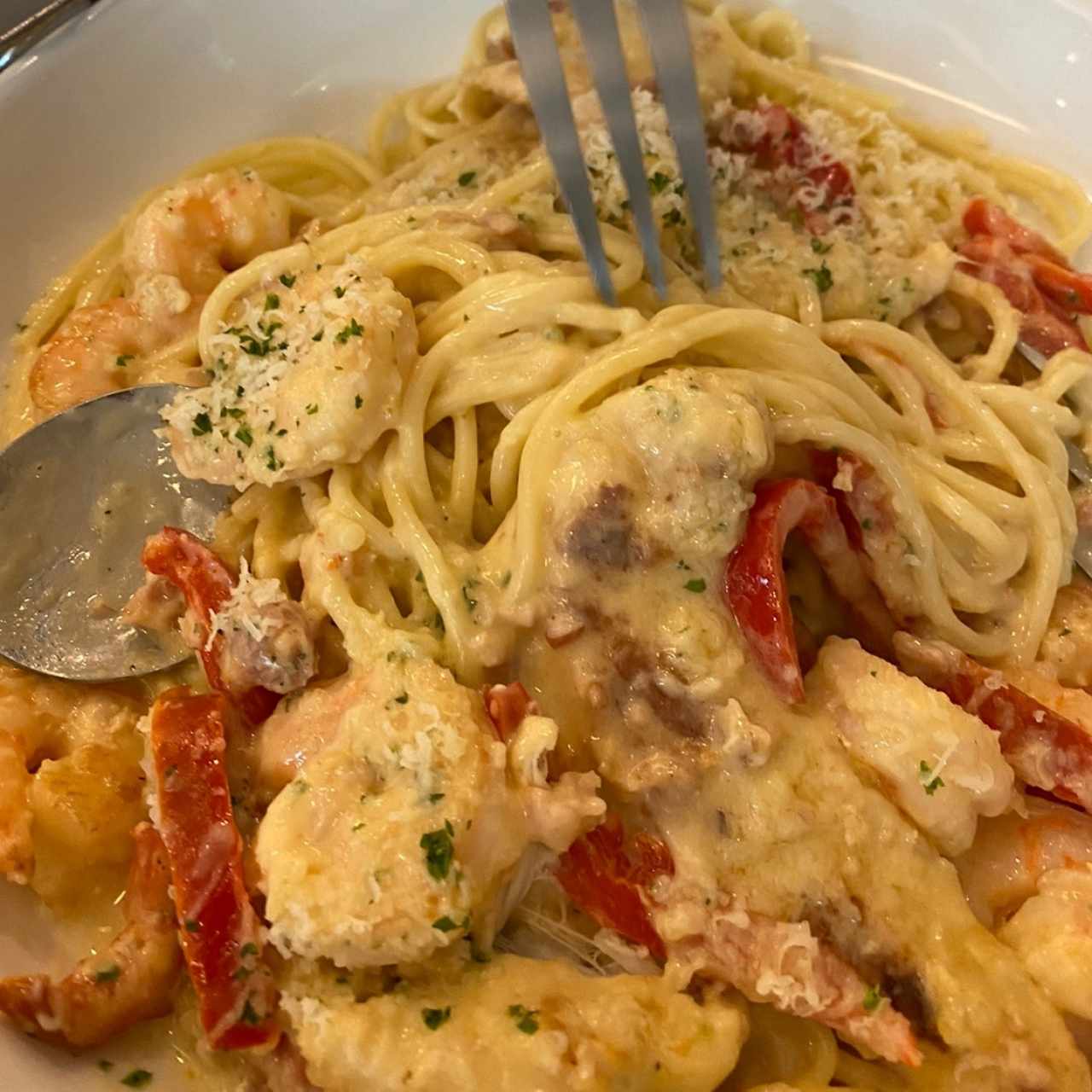 pasta con pollo y camarones 