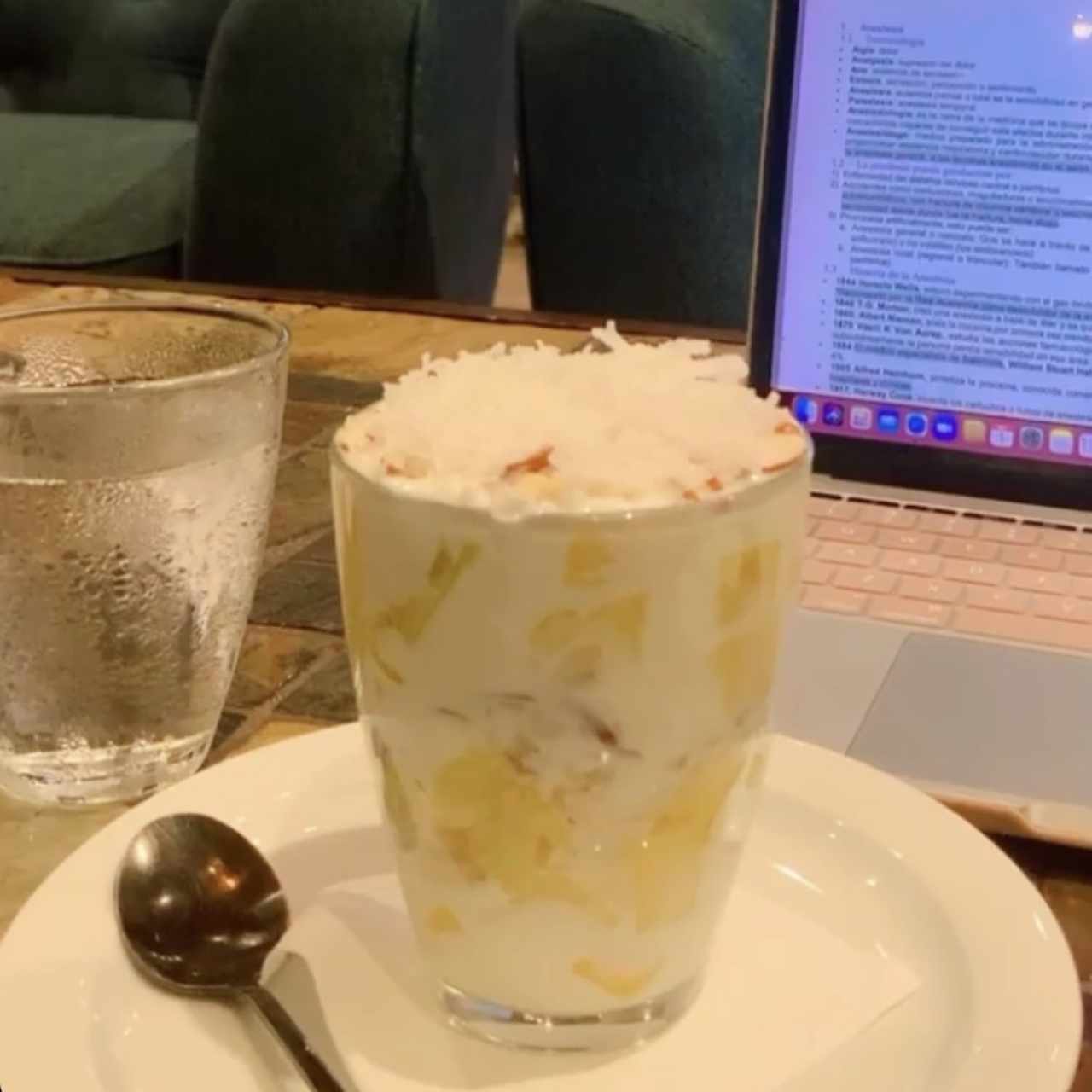 Parfait de piña y coco