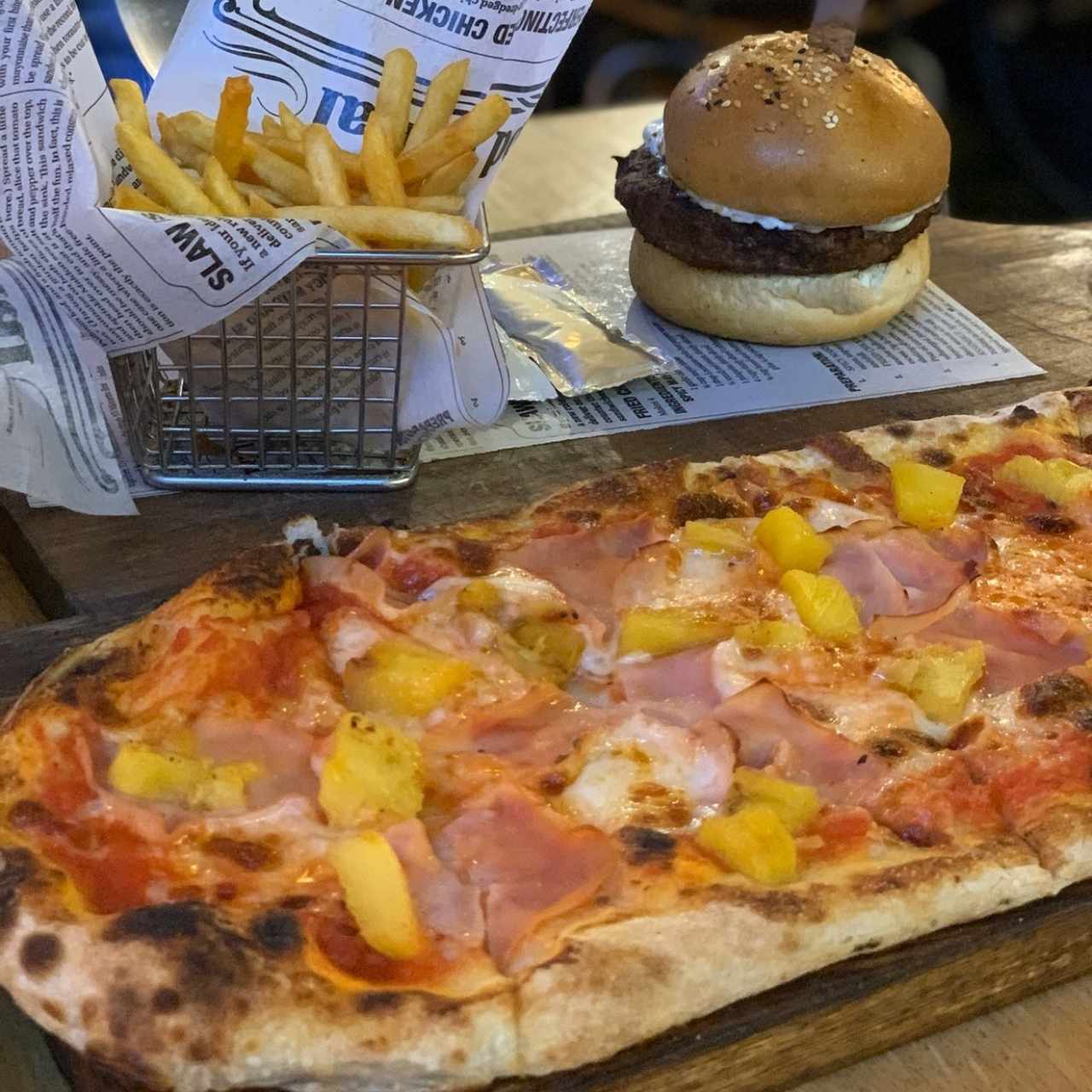 pizza Hawaii y Hamburgesa Blue Cheese sin vegetales