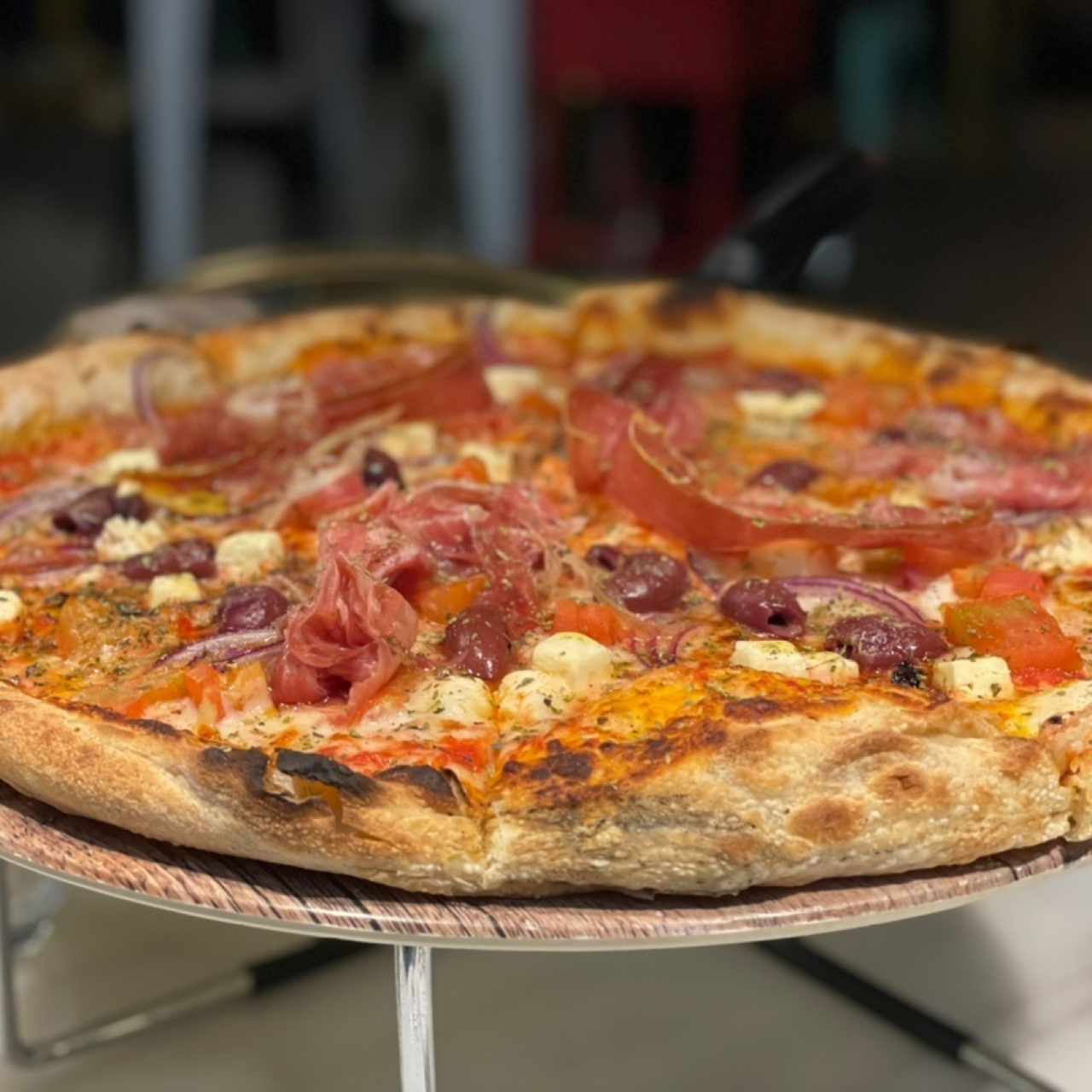 Pizza Griega con Extra Prosciutto