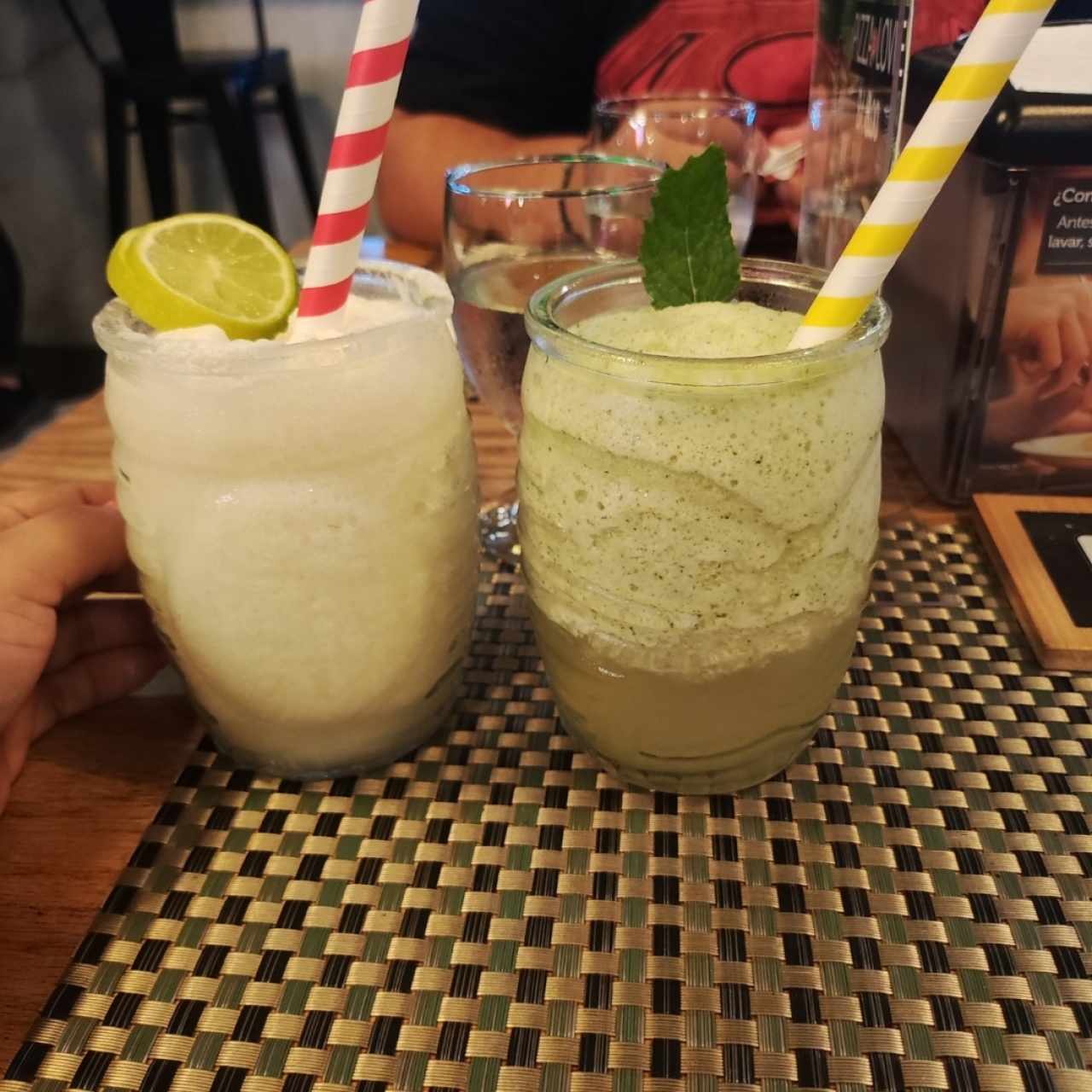 Limonada de coco y con hierbabuena 