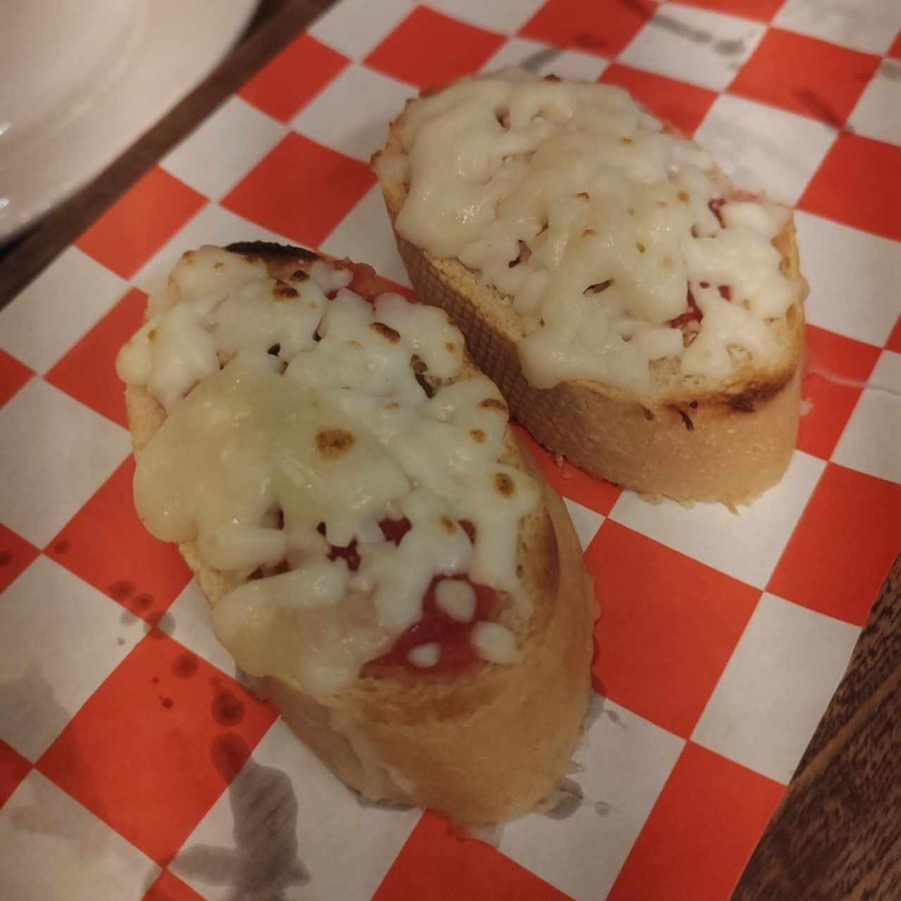 Brochetas de mozzarella 