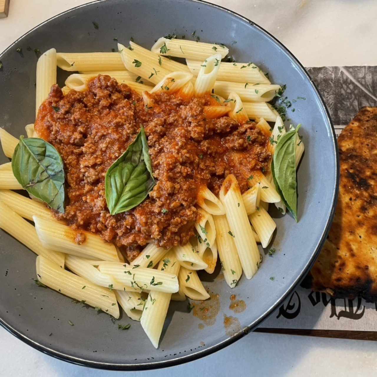 Pasta (penne) a la bolognesa 