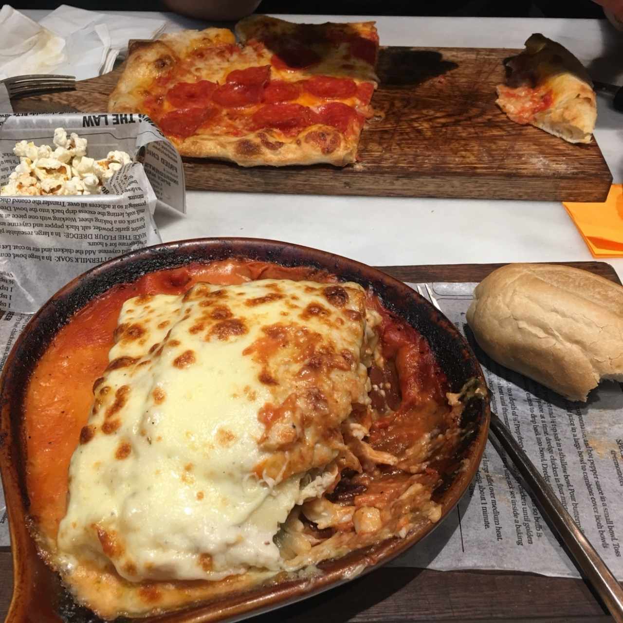 pizza peperoni y lasagna de pollo