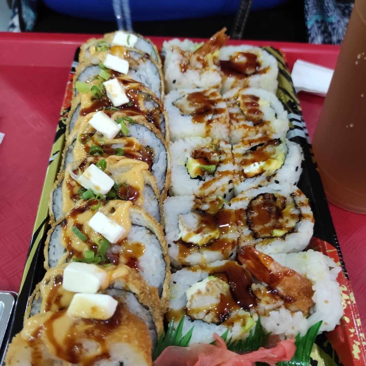 tempura atun roll y Filadelfia