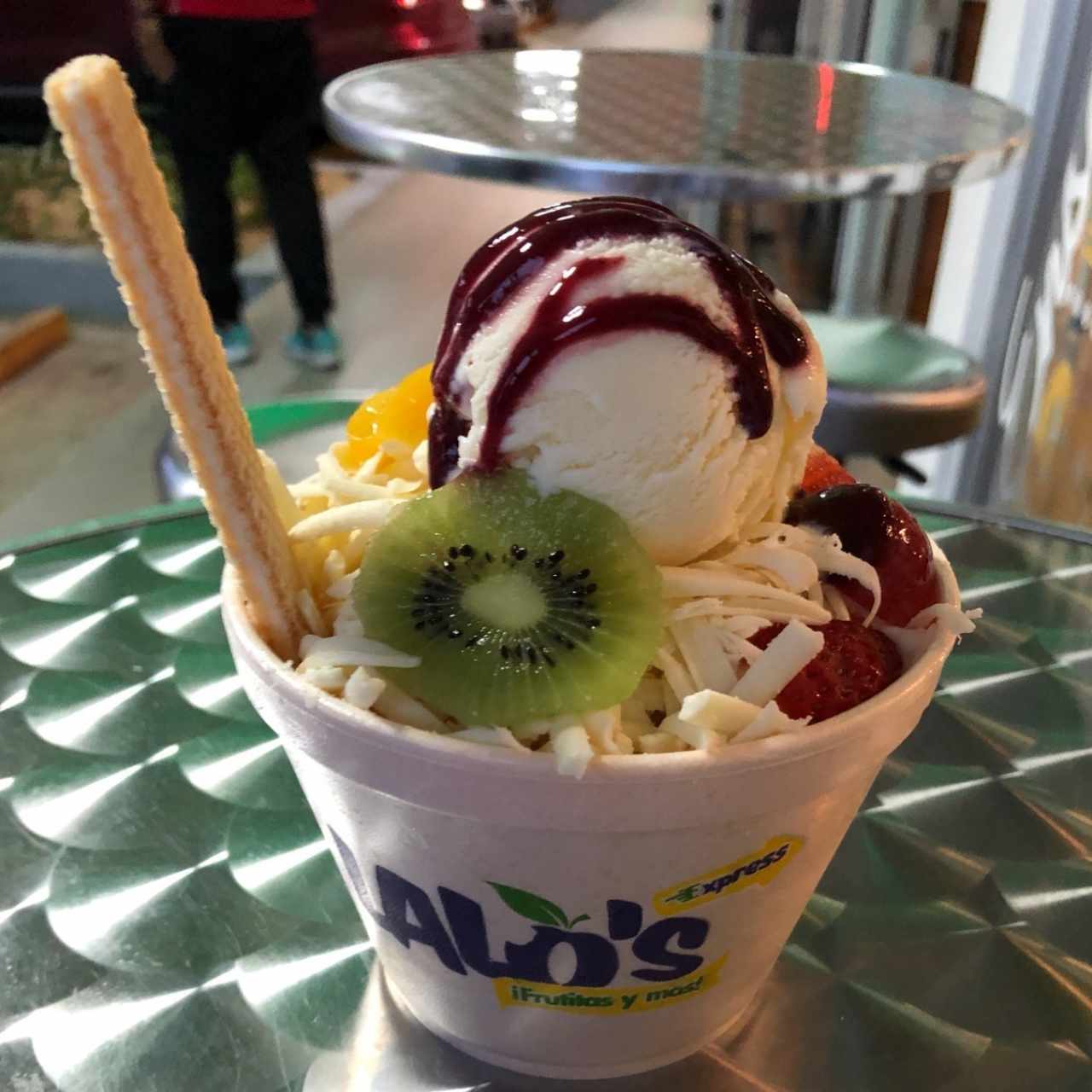 Ensalada de fruta con helado