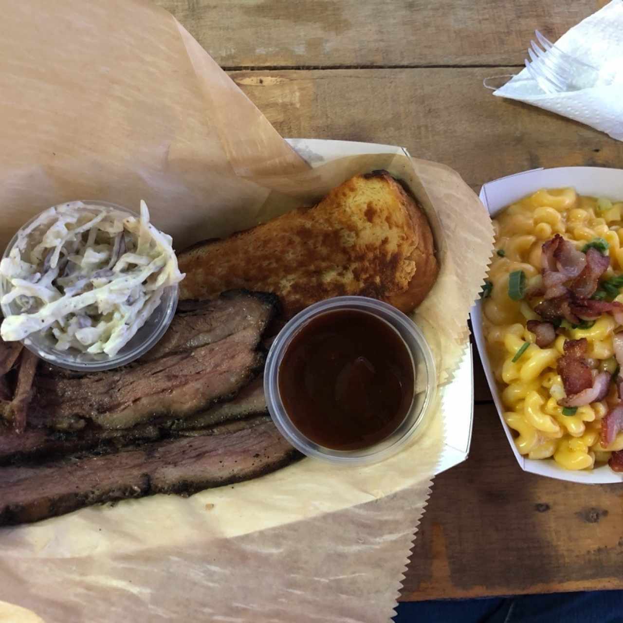 Brisket Roll y mac&cheese