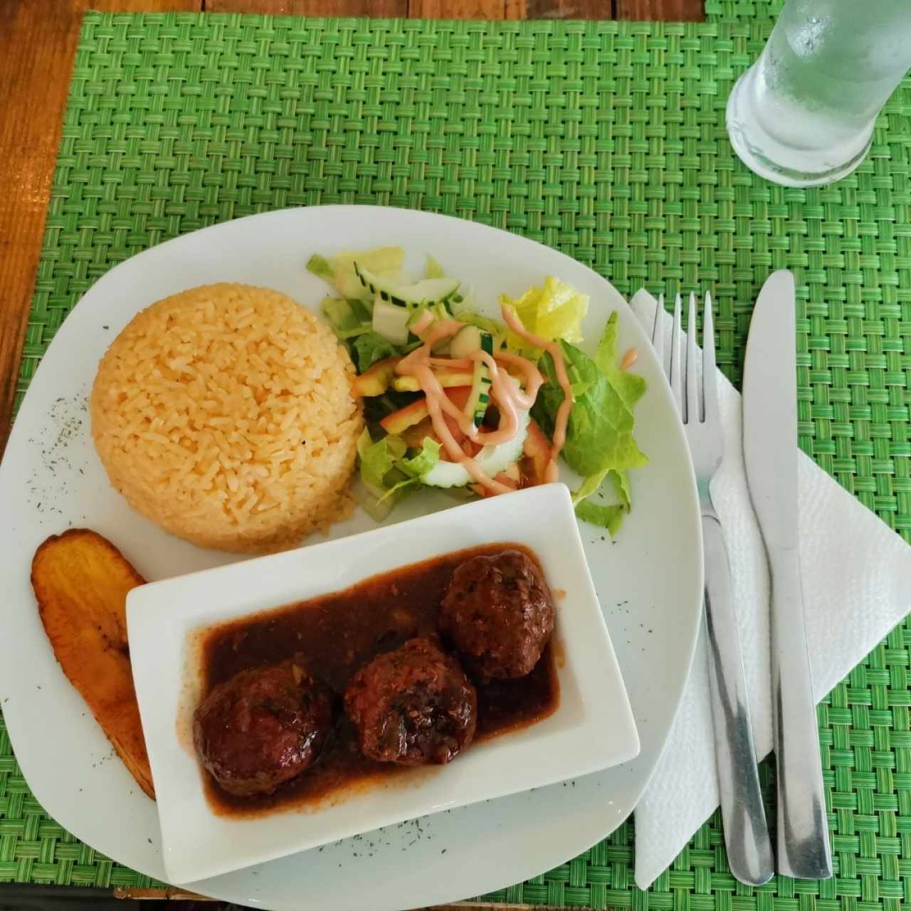 Albóndigas con salsa al vino.