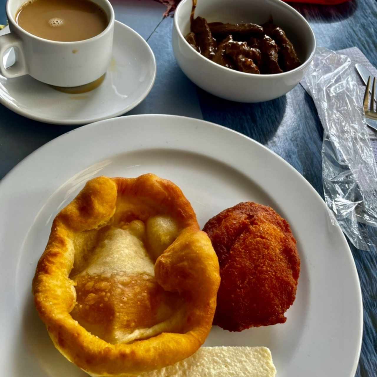 Bistec Picado 1 taza , hojaldra y pastelito de maíz nuevo 👌