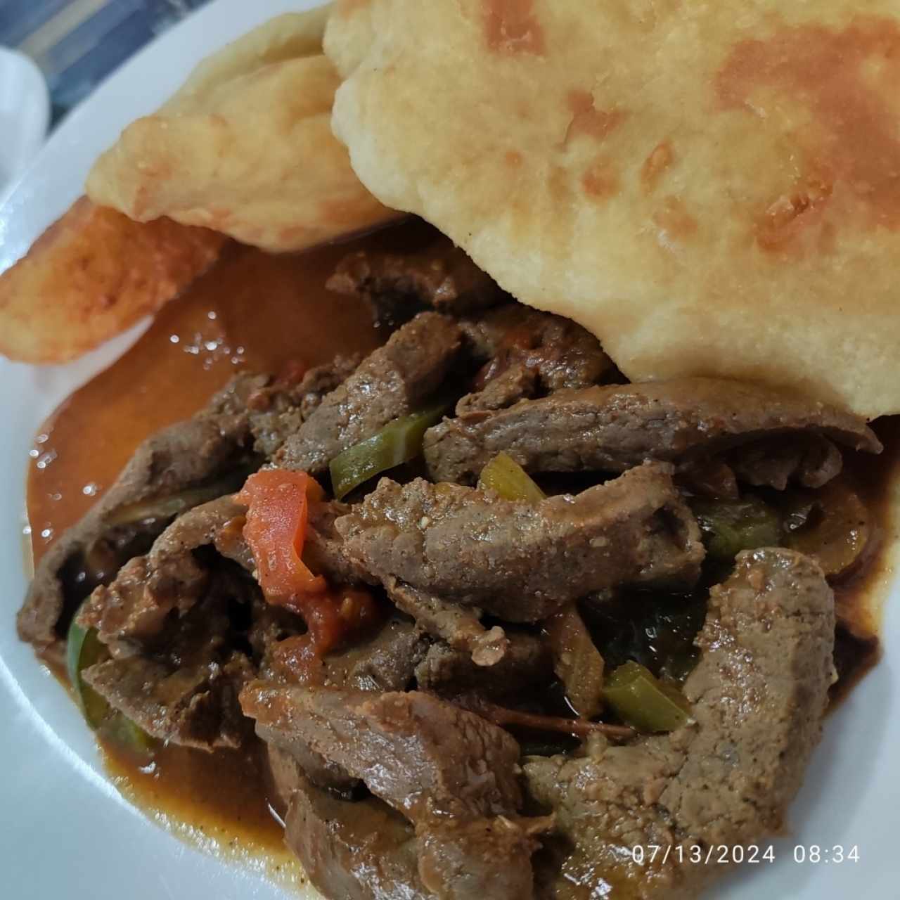 Desayunos - Hojaldres con hígado encebollado. 