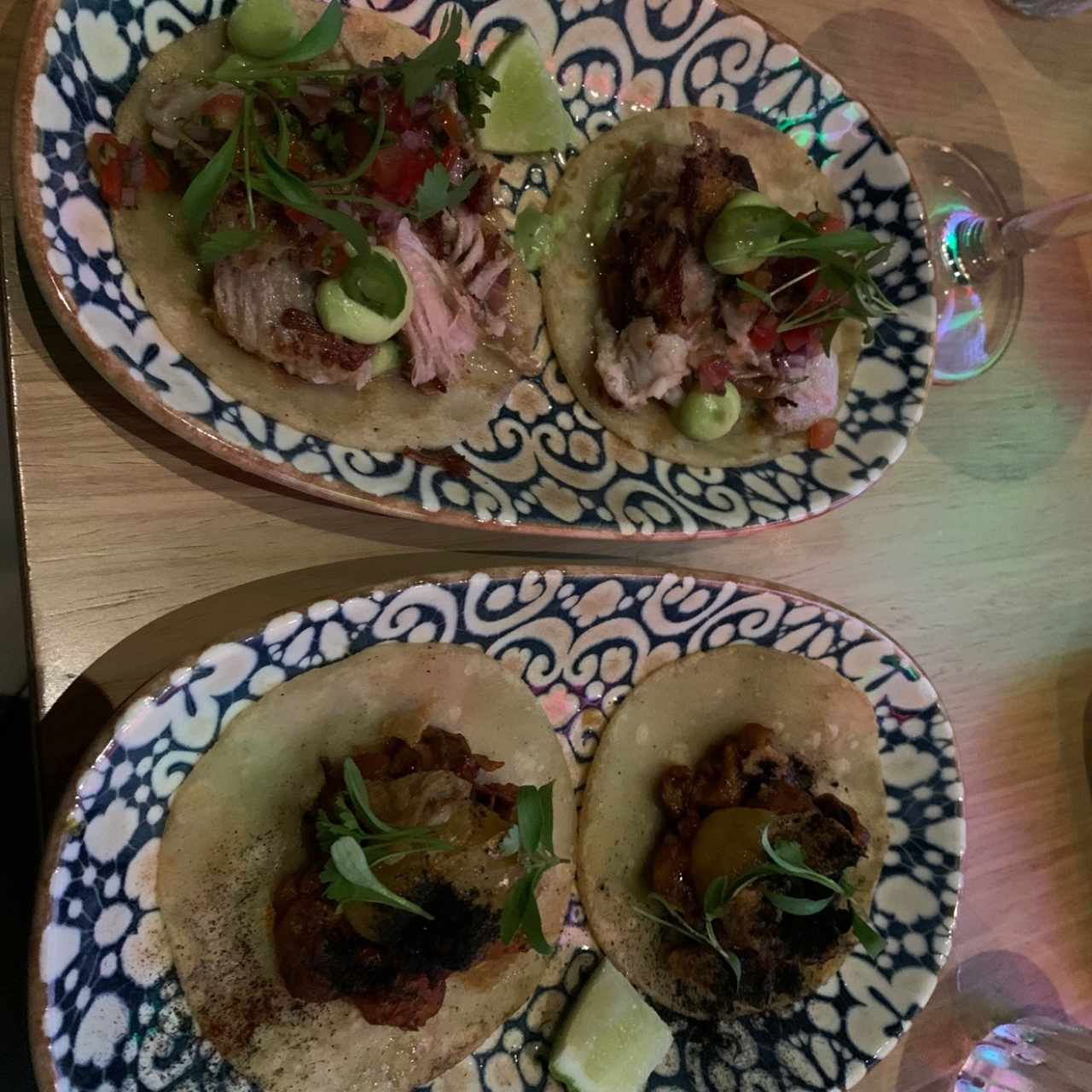 Tacos de pollo y Tacos de carnitas 