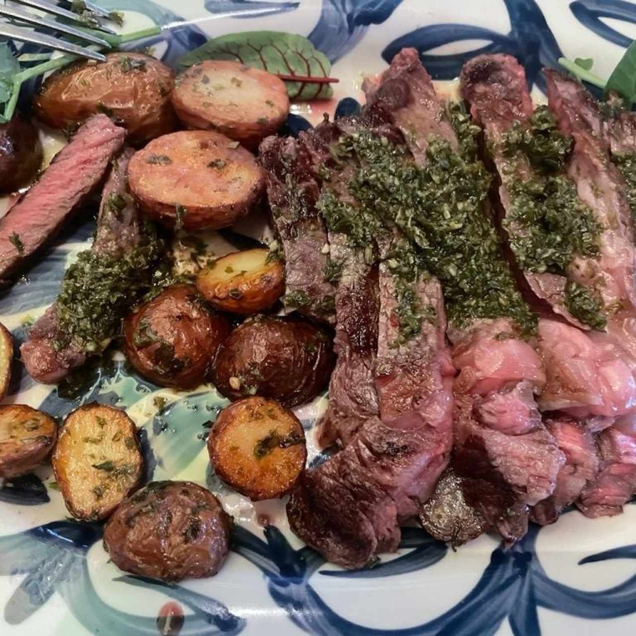 Entrecôte Mexicano (Rib Eye con Chimichurri de Cilantro y Papas Salteadas)