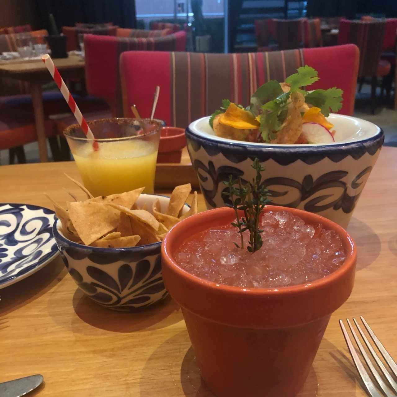 guacamole con una agaverita y margarita de maracuya