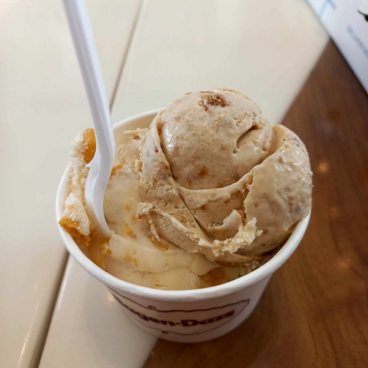 Helado de Macaron con limón y helado de Lotus