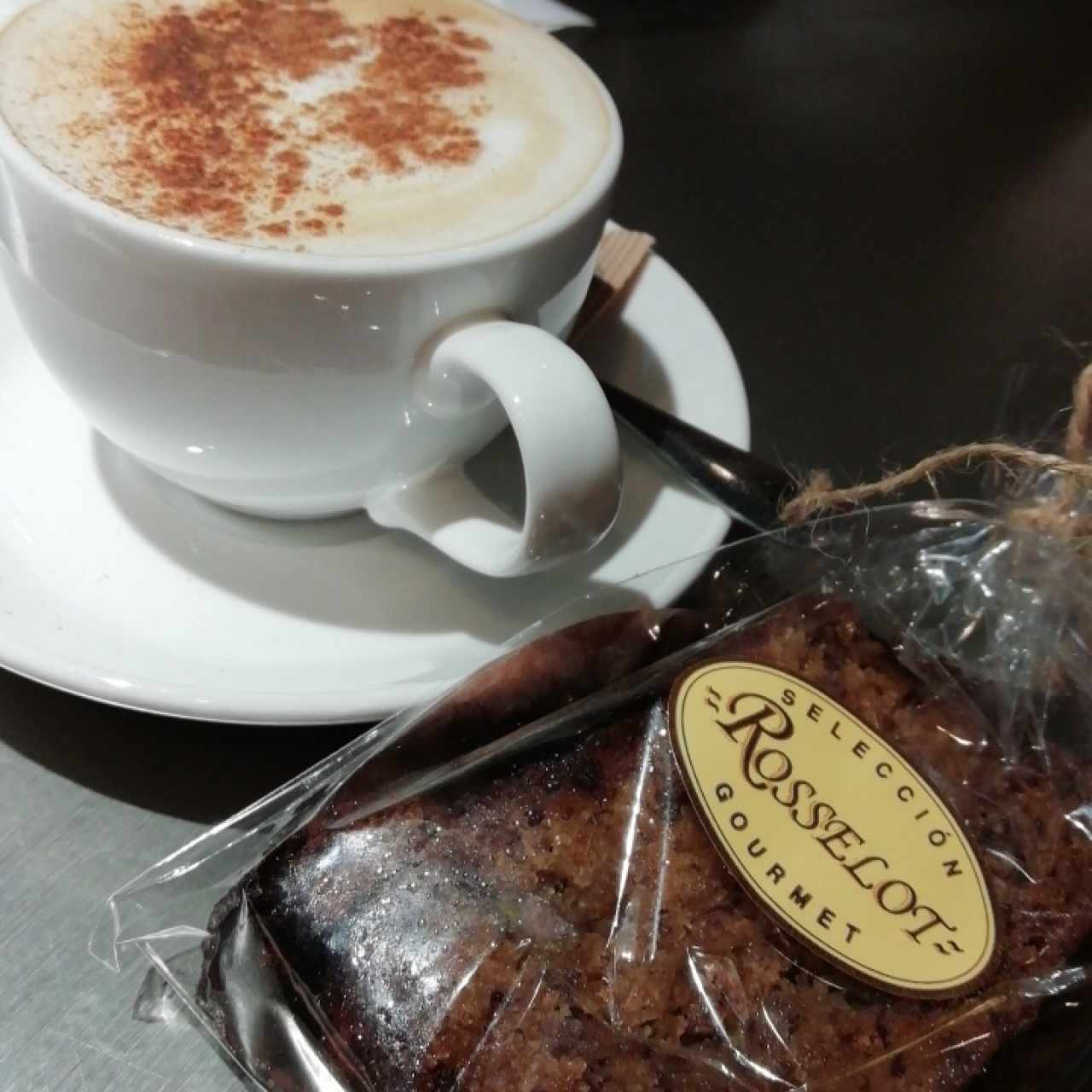 capuccino con budín de banana