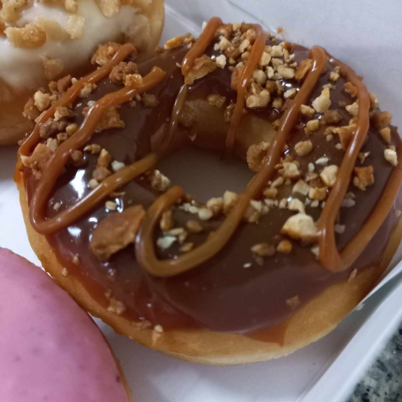 Dona dulce de leche y pepita de marañon