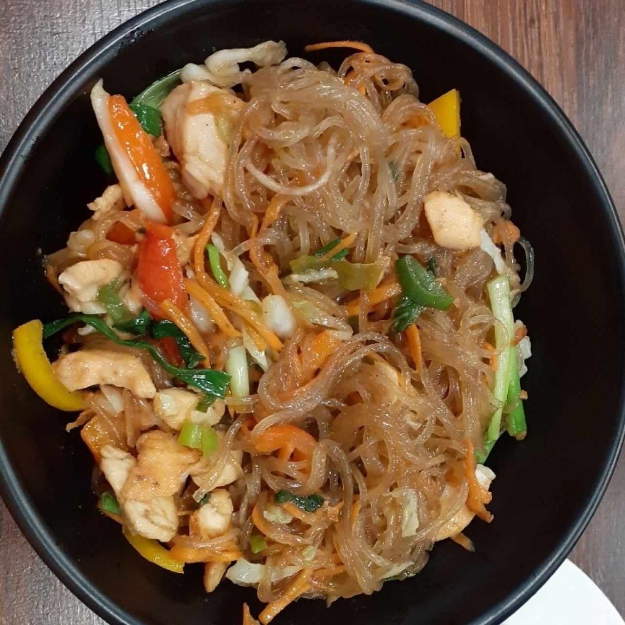 Japchae con pollo